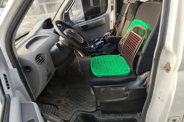 Used SAIC MAXUS Xintu V80 2021 2.0T Manual Classic Aoyuntong Short Wheelbase Mid-Roof 5/6-Seater
