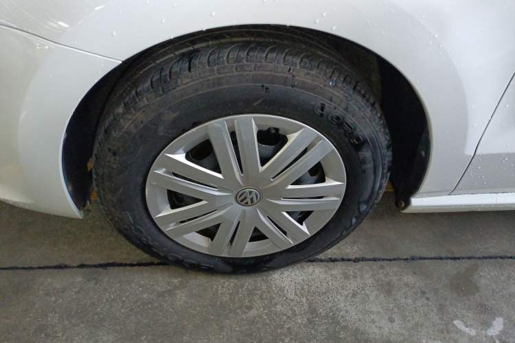 Used Volkswagen Polo 2016 1.4L Manual Fashion Model Left Front Wheel Hub