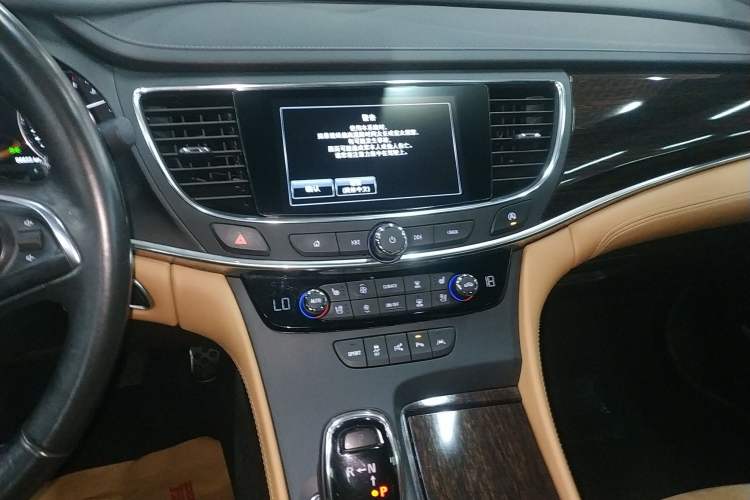 Used Buick LaCrosse 2016 28T Luxury Version Audio And AC Panel