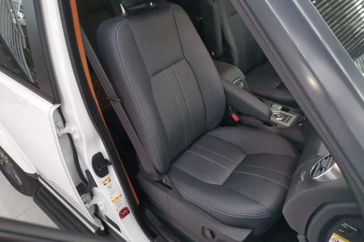 Used Land Rover Discovery 2016 3.0 SC Obsidian Black Heritage Edition HSE
