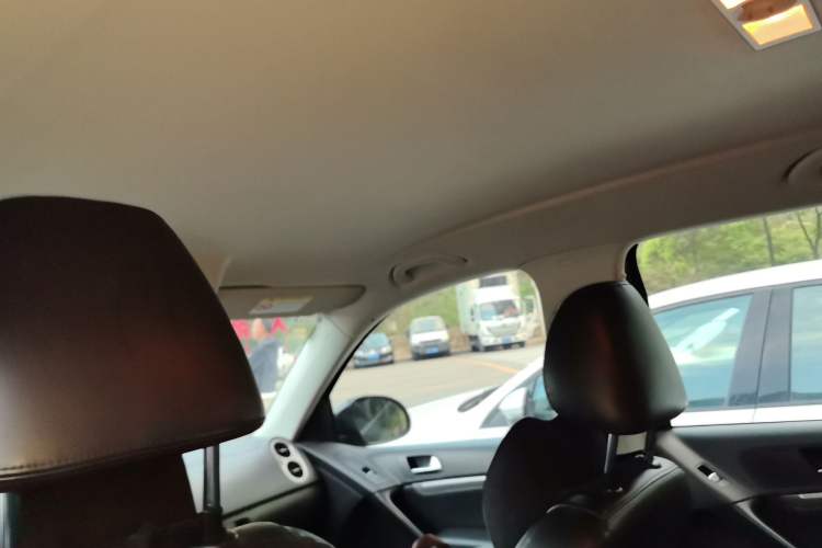 Used Volkswagen Tiguan 2015 1.8TSI Automatic Two-Wheel Drive Comfort Edition Headliner