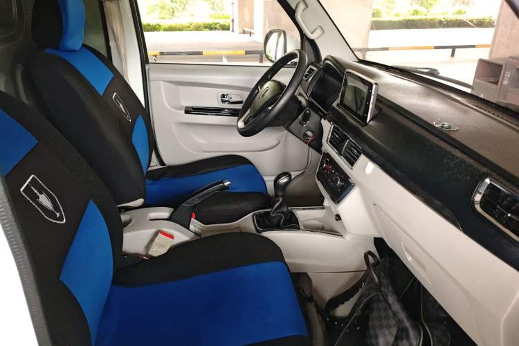 Used Jinbei New Hiace S 2023 1.5L Wealth Edition Van 2/5-Seater Non-Air-Conditioned Version SWC15M