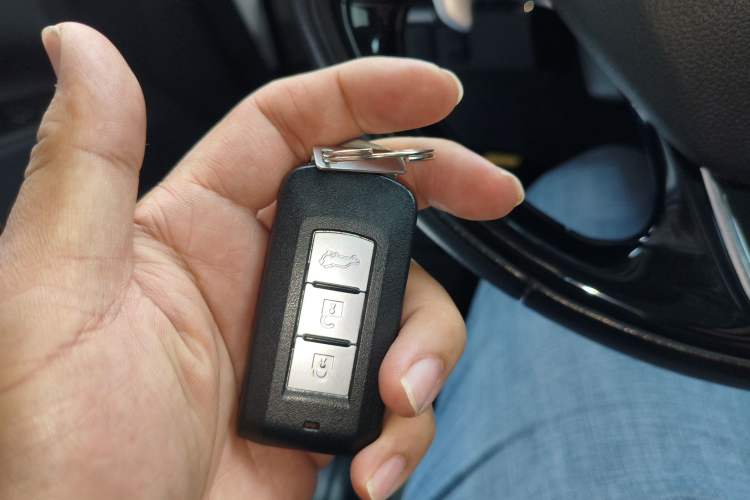 Used Mitsubishi Outlander 2018 2.4L 4x4 Elite Edition 5 Seats Vehicle Key