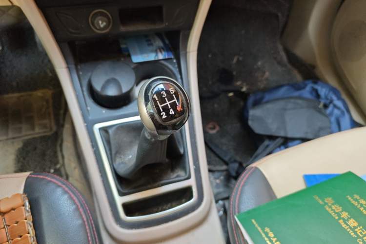 Used FAW Yingzhi 727 2016 1.5L Standard Edition Gear Lever