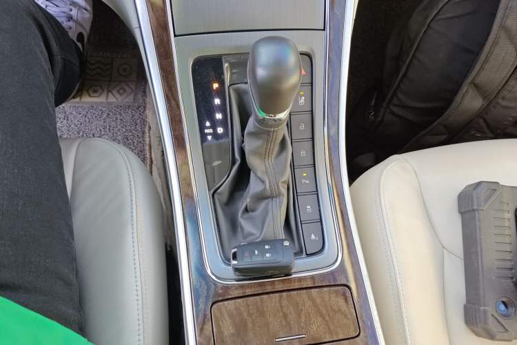 Used Roewe e950 2017 50T Hybrid Connected Executive Edition
