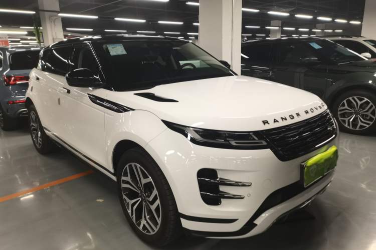 Used Land Rover Range Evoque 2024 Aurora L 249 PS Prestige Light-Chasing Edition Front Right 45 Deg