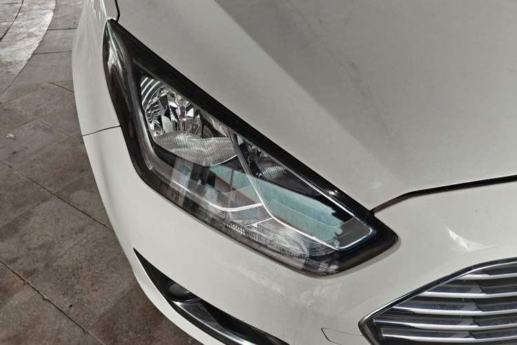 Used Ford Escort 2015 1.5L Automatic Fashion Model
