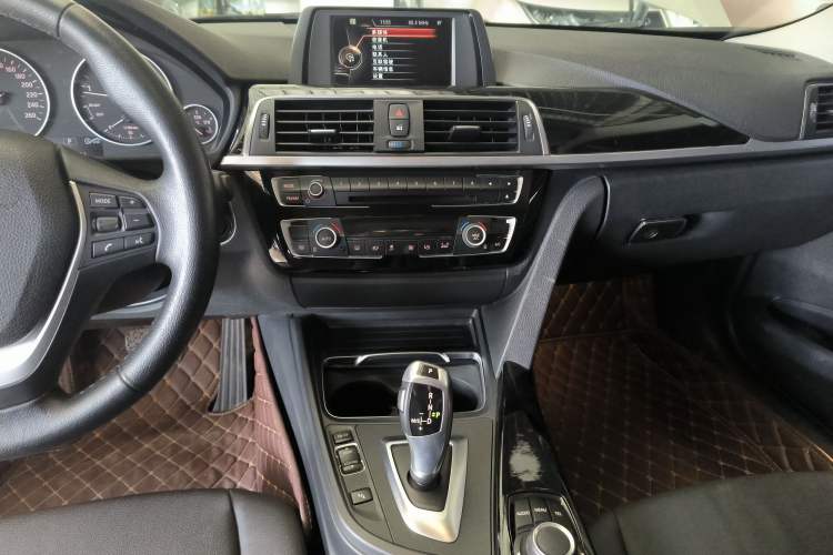 Used BMW 3 Series 2016 320Li Ambition Model
