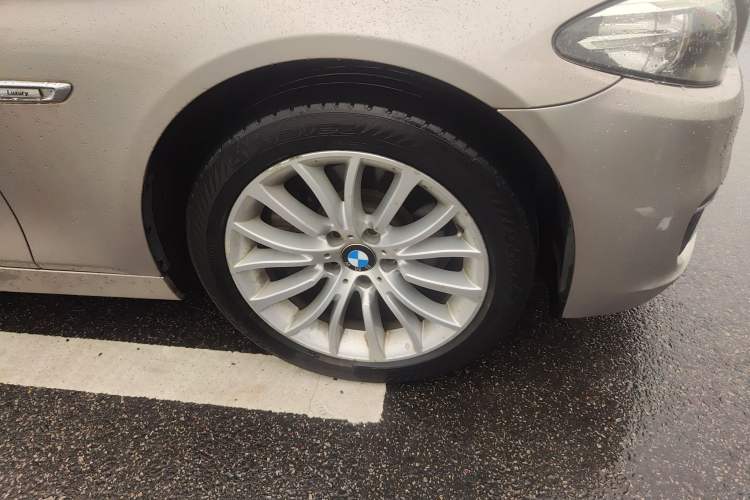 Used BMW 5 Series 2014 525Li Luxury Design Package
