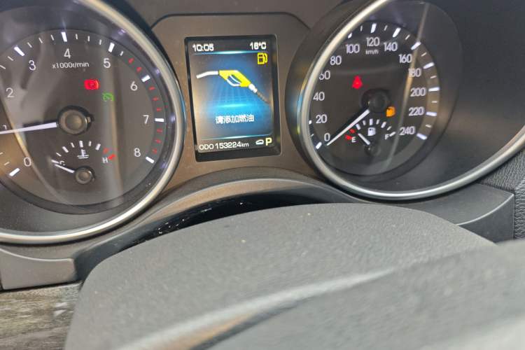 Used Haval H8 2015 2.0T Two-Wheel-Drive Standard Version Odometer Close Up