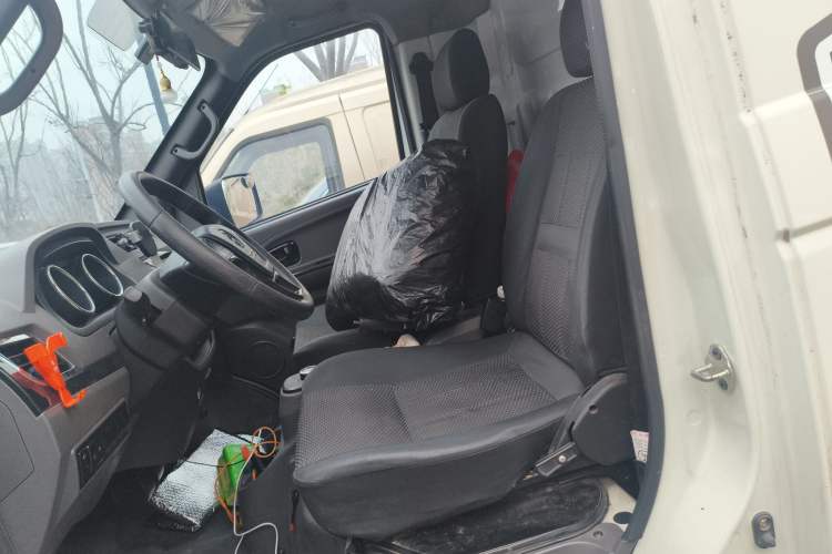 Used Dongfeng Yufeng EM26 2023 Standard Edition 41.472 kWh Henan Lithium Power Left Front Seat