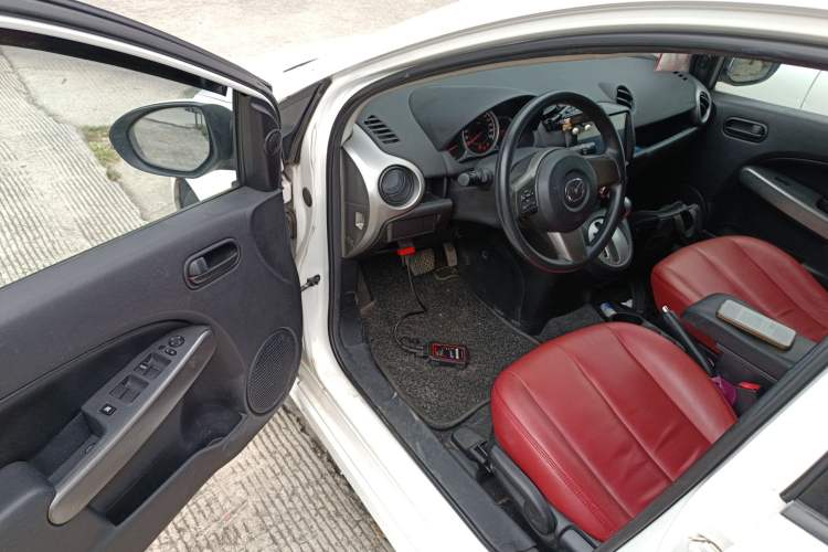 Used Mazda 2 2012 Hatchback Xuan Dong 1.5L Automatic Value Edition