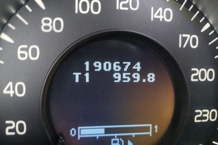 Used Volvo XC60 2013 T6 AWD Comfort Edition Odometer Close Up