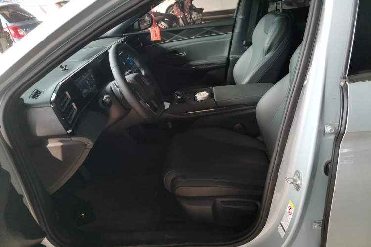 Used BYD Qin L 2025 DM-i Smart Drive 80KM Leading Model