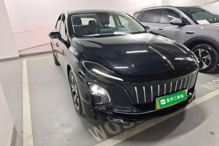 Used Hongqi E-QM5 2023 Revised Version Basic Travel Edition Front Right 45 Deg