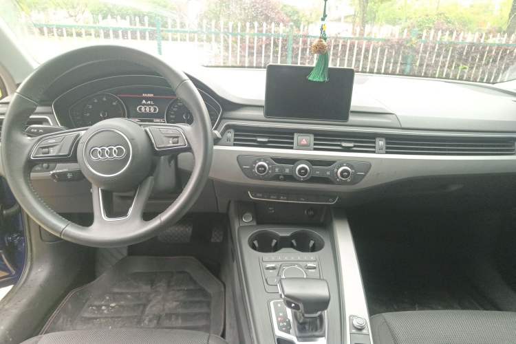 Used Audi A4L 2019 40 TFSI Ambition China VI Audio And AC Panel