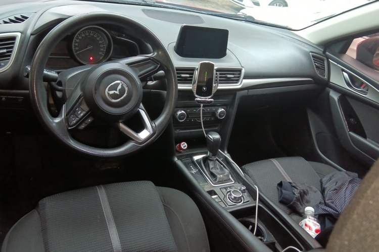 Used Mazda 3 Axela 2017 Sedan 1.5L Automatic Luxury Model Emission Standard China V
