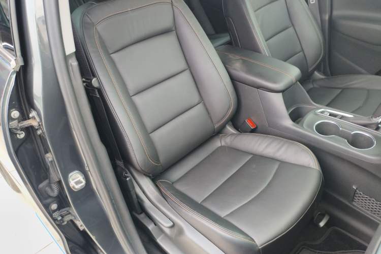 Used Chevrolet Equinox 2017 550T Automatic All-Wheel-Drive Top-Tier Version Right Front Seat