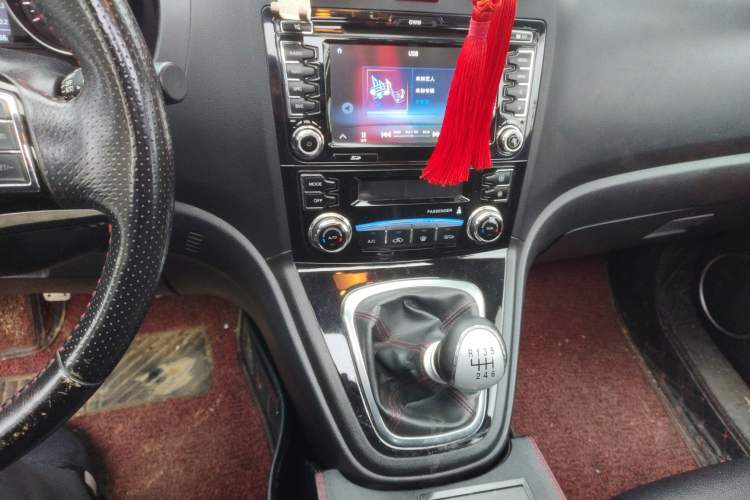 Used Haval H6 2015 Upgraded Model 1.5T Manual Two-Wheel Drive Elite Version
