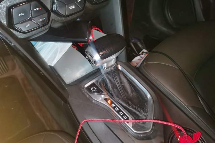 Used GAC Trumpchi GS4 2015 200T G-DCT Luxury Edition Gear Lever