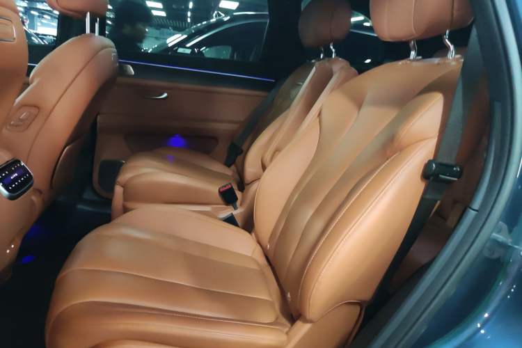 Used Hima AITO M7 2024 1.5T Intelligent Driving 4WD Ultra Version 6 Seats Left Rear Seat