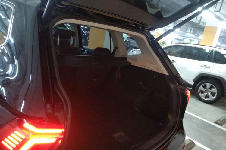 Used Volkswagen Tiguan L 2022 330TSI Automatic Two-Wheel Drive R-Line Enhanced Edition