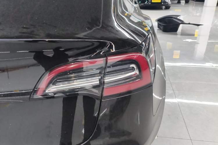 Used Tesla Model 3 2019 Long-Range Rear-Wheel-Drive Version