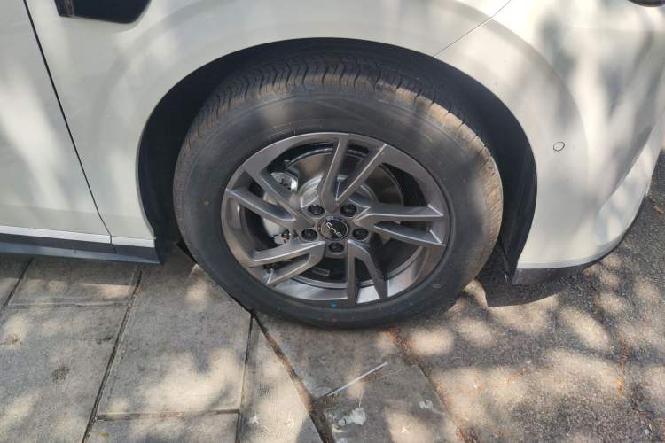 Used BYD Seal 06 New Energy 2025 EV 545KM Premium Edition Right Front Wheel Hub