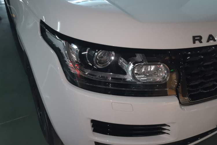 Used Land Rover Range 2014 Revised 3.0 SC V6 Vogue Right Front Headlight