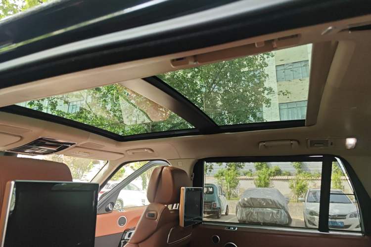 Used Land Rover Range Vogue 2015 3.0 V6 SC Vogue SE Long-Wheelbase Edition
