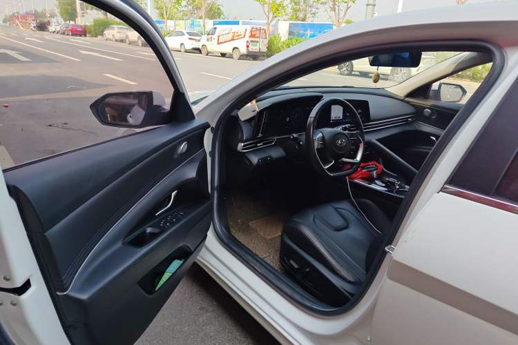 Used Hyundai Elantra 2021 1.5L CVT LUX Prestige Edition