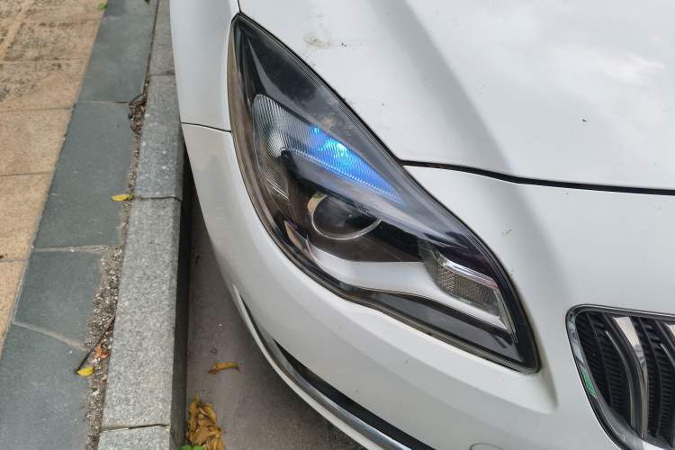 Used Buick Regal 2014 2.0L Elite Fashion Edition Right Front Headlight