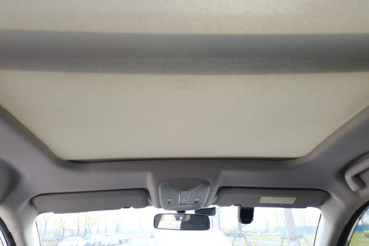 Used Haval H2 2018 Chuanxiang Edition Blue Badge 1.5T Dual-Clutch Two-Wheel Drive Fashionable Model Headliner