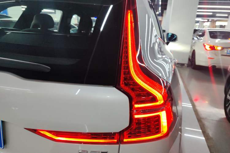 Used Volvo XC60 2025 B5 4x4 Smart Luxury Edition Right Rear Taillight