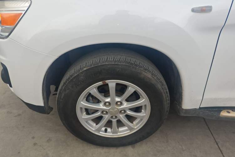 Used Mitsubishi ASX 2013 2.0L CVT Two-Wheel Drive Elite Edition Left Front Wheel Hub