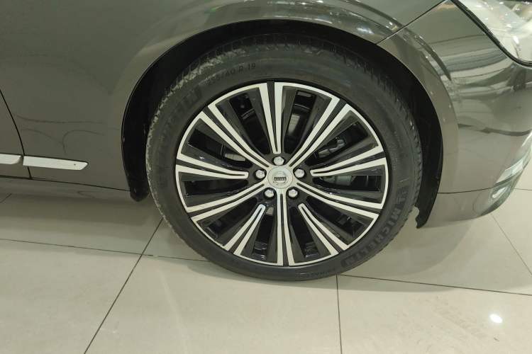 Used Volvo S90 2020 T5 Zhiyuan Luxury Edition Right Front Wheel Hub