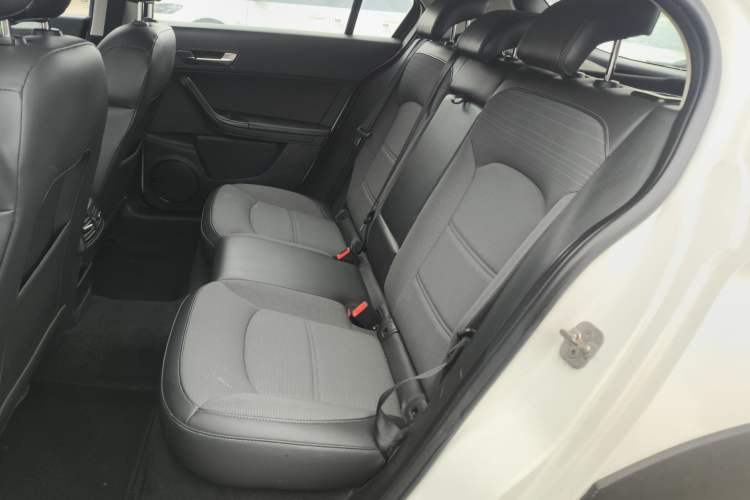 Used Qoros 3 2016 Urban SUV 1.6T Automatic Zhiyue Model Left Rear Seat