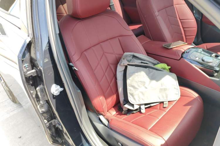 Used BMW i5 2025 eDrive 35L M Sport Package Right Front Seat