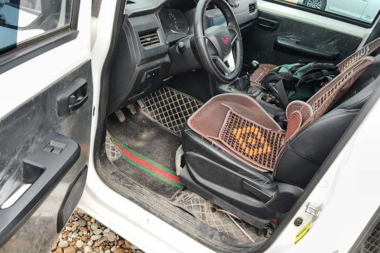 Used Wuling Zhengcheng 2022 2.0L Manual Entrepreneurial Version Driver Seat