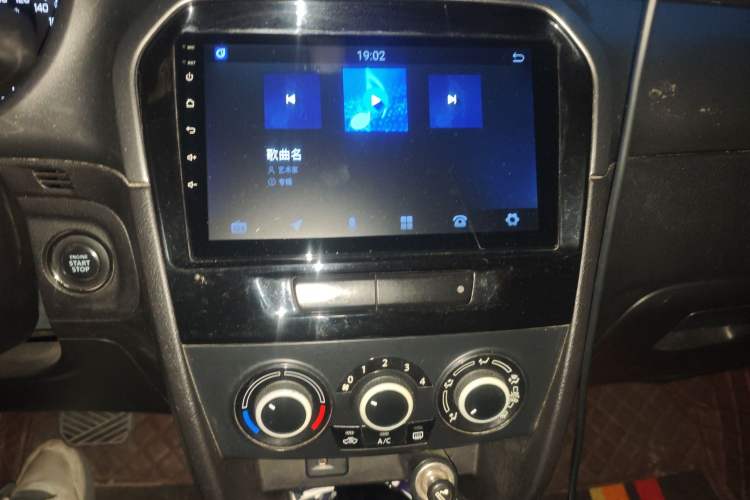 Used Suzuki Vitara 2016 1.4T Automatic Two-Wheel Drive Elite Model Audio And AC Panel