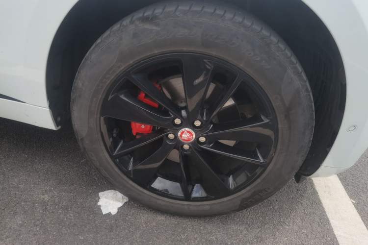 Used Jaguar F-PACE 2022 P250 R-Dynamic BLACK Right Front Wheel Hub