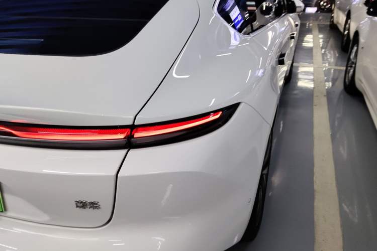 Used Nio ET5 2024 75 kWh Right Rear Taillight