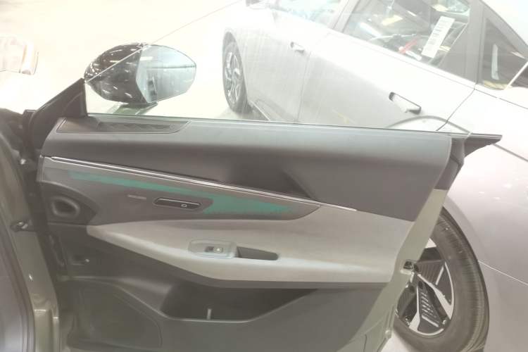 Used Lynk & Co 08 EM-P 2023 220km All-Wheel-Drive Performance Halo