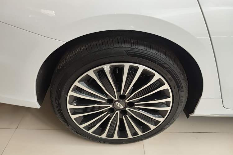 Used Chery Fengyun A8 2025 145 Luxury Edition Exterior 5