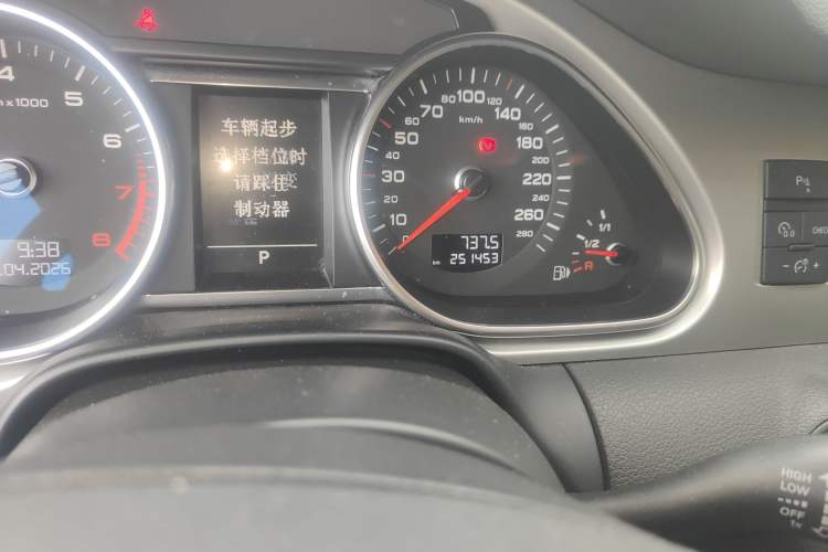 Used Audi Q7 2012 3.0 TFSI Comfort Model (245kW) Odometer Close Up