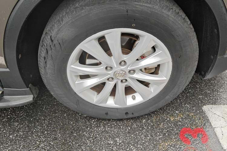 Used Buick Envision 2017 28T Four-Wheel Drive Elite Model Right Front Wheel Hub