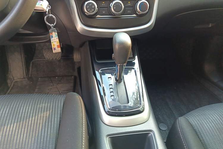 Used Nissan Tiida 2016 1.6L CVT Cool Dynamic Edition
