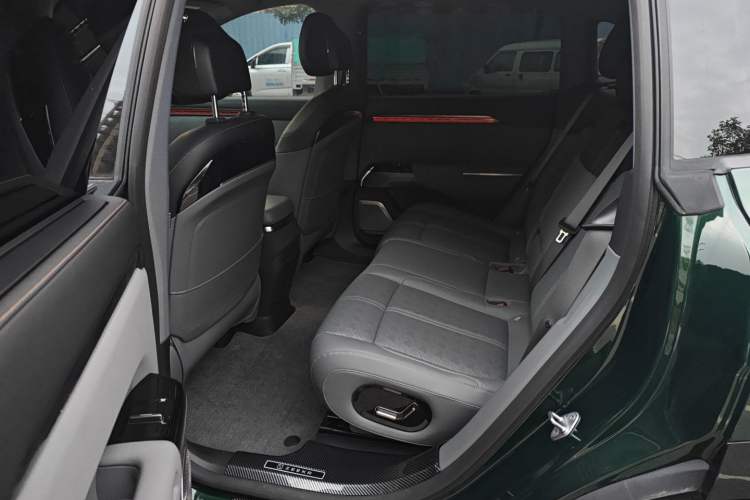 Used Zeekr 7X 2025 100 kWh Long-Range Rear-Wheel Drive with Intelligent Driving Features
