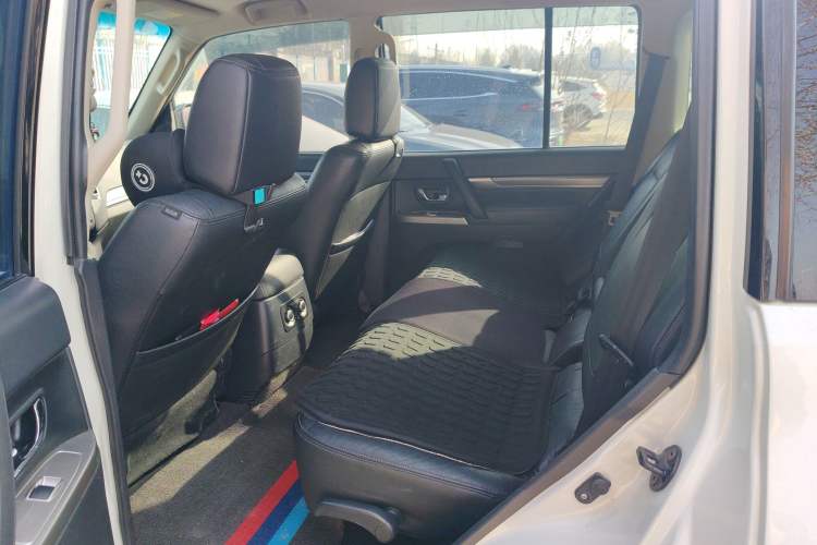 Used Mitsubishi Pajero 2015 3.0L Automatic Elite Plus Version China V Standard
