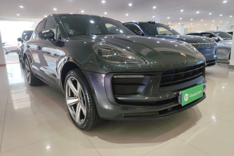 Used Porsche Macan 2025 Macan 2.0T Dream-Chasing Edition Front Right 45 Deg